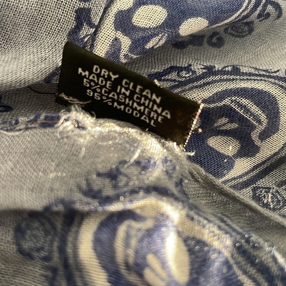 MIR Skull Modal/Cashmere Lightweight Scarf - Picture 4 of 4